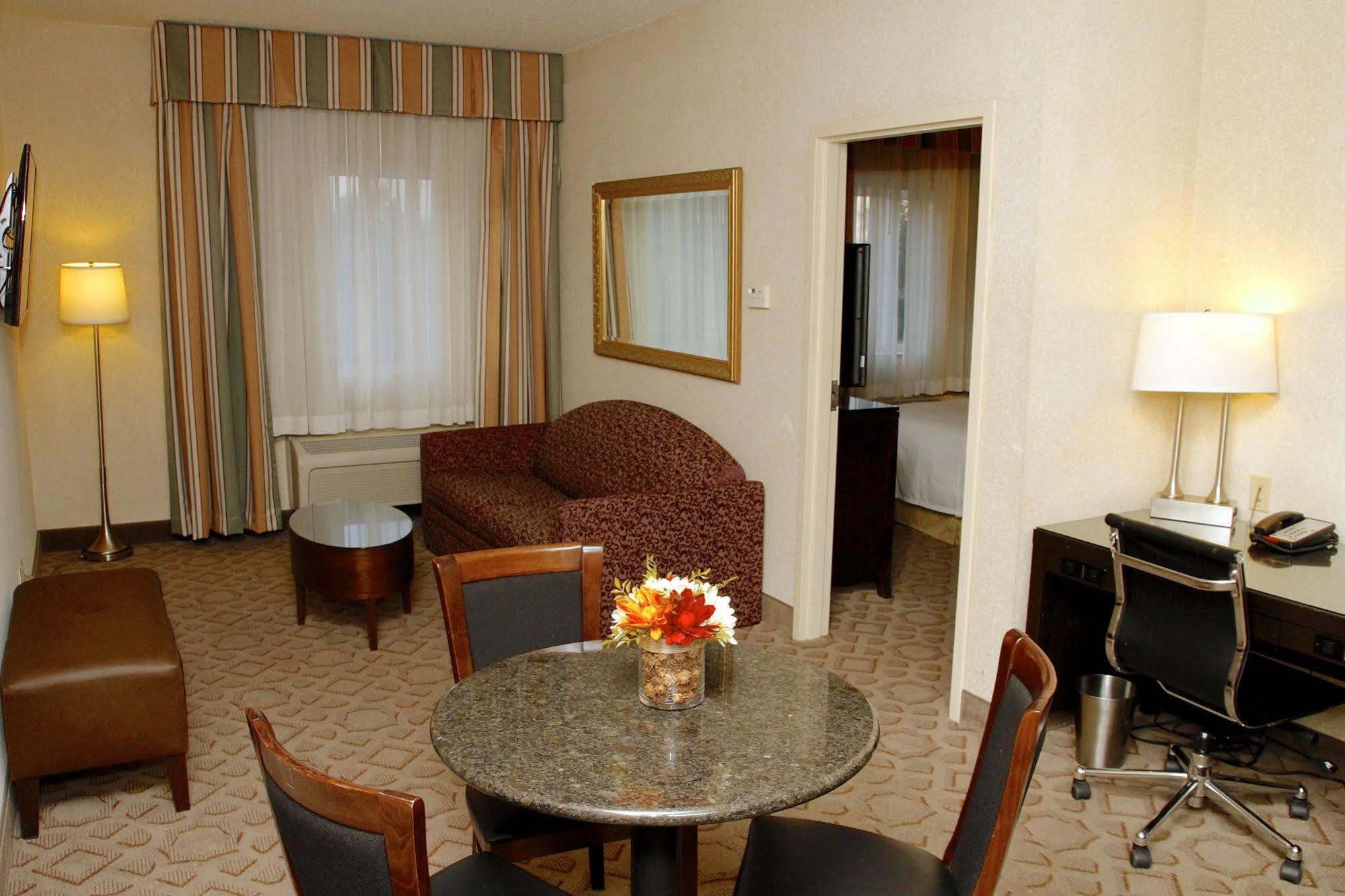 Radisson Hotel & Conference Center Rockford Exteriér fotografie